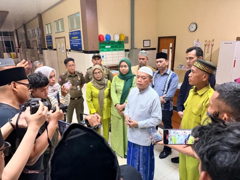 Lebaran Penuh Empati, Gubernur Al Haris Bawa Tali Asih dan Pastikan Layanan RS Tetap Prima