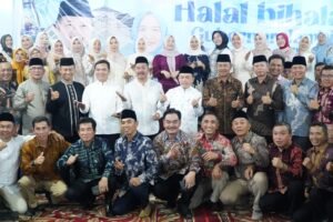 Halal Bihalal Sekaligus Open House di Kediaman Pribadi, Gubernur Al Haris Tekankan Pererat Kebersamaan