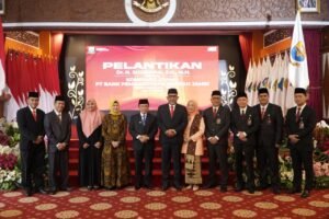 Lantik Sudirman sebagai Komisaris Utama, Al Haris Minta Bank Jambi Berbenah dan Mandiri