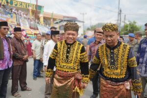 Gubernur Al Haris Dianugerahi Gelar Adat Kehormatan Depati Amanah Negroi Tanoh Sunge Pnoh