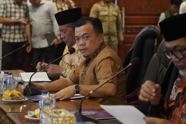 Gubernur Al Haris Pimpin Rapat Evaluasi Perkembangan Pelaksanaan Kegiatan Pembangunan Triwulan II TA 2026